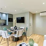Apartment Center Of Paris By Studio Prestige