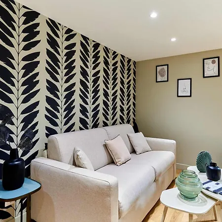 Center Of By Prestige Apartment *